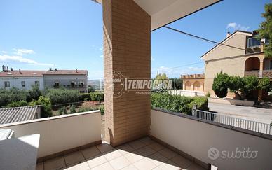 APPARTAMENTO AL PRIMO PIANO IN VILLA BIFAMILIARE
