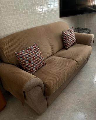 Divano 180cm x 82cm usato pochissimo