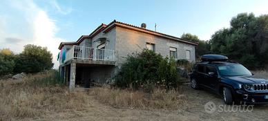 Due ville con 4 ettari terreno