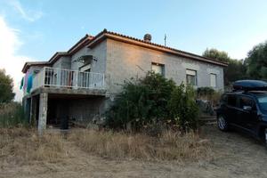 Due ville con 4 ettari terreno