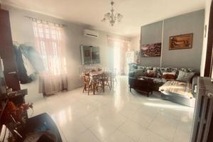 Porzione di fabbricato con 3 appartamenti con spaz