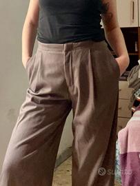 Pantaloni marroni a gamba larga