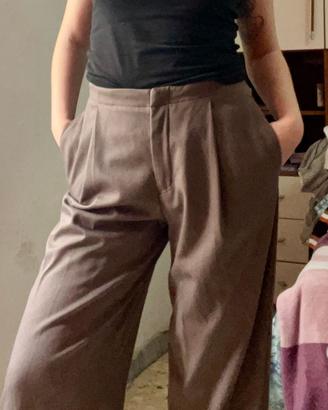 Pantaloni marroni a gamba larga