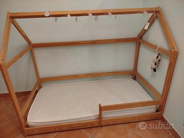 Letto a casetta Montessori in legno naturale 