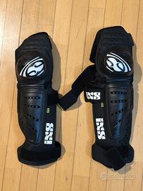 IXS ginocchiere e parastinchi