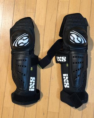 IXS ginocchiere e parastinchi