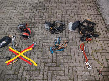 3 imbracature per arrampicata più 2 set ferrata 