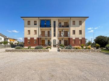 4 LOCALI A ISOLA RIZZA