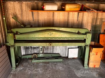 Taglierina per impiallacciati