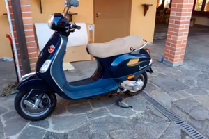 Piaggio Vespa 50 LX 4 tempi blu metallizzato