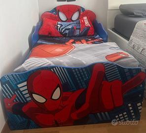 Lettino spiderman 140 x 70 con sponde + set letto