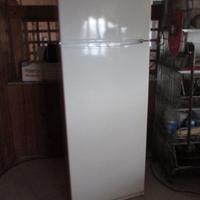 Frigorifero con reparto freezer Indesit 