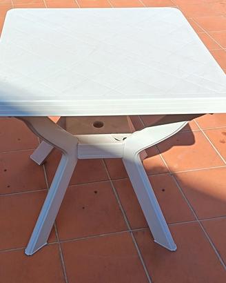Tavolo di plastica