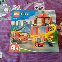 Lego City 60375 Caserma dei Pompieri e Autopompa 