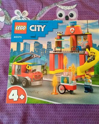 Lego City 60375 Caserma dei Pompieri e Autopompa 