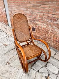 Sedia a dondolo in legno