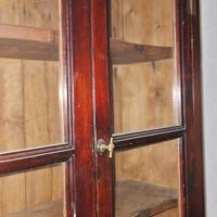 Armadietto con vetrina