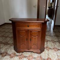 Piccola credenza in legno