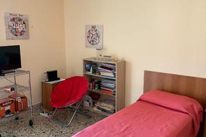 Zona e.basile camera arredata solo ragazze