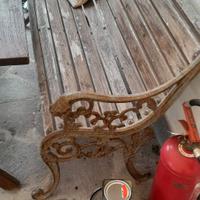 Panchina in legno e ferro battuto