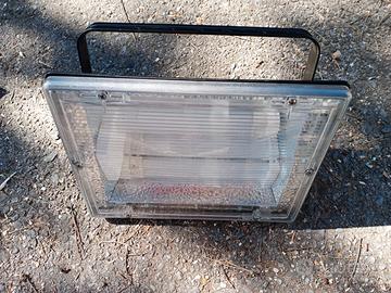 Proiettore con due lampade neon