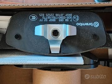 Pastiglie freno anteriori Brembo P68 065
