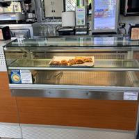 Banco e retro banco e vetrina