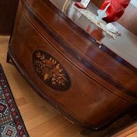 Scrivania antica in legno decorato con cassetti