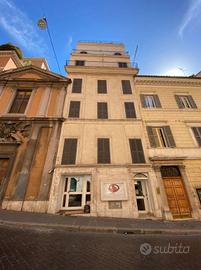 Palazzo / Stabile di 1215 m² con più di 5 locali a