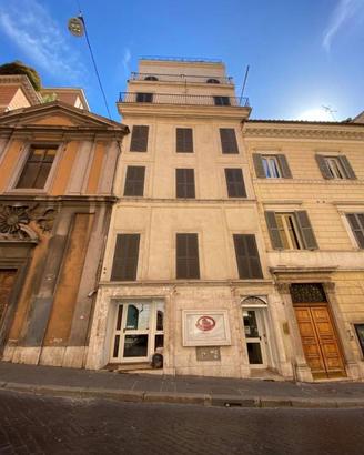 Palazzo / Stabile di 1215 m² con più di 5 locali a