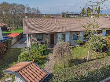 PORZIONE DI VILLA BIFAMILIARE INDIPENDENTE SU T...