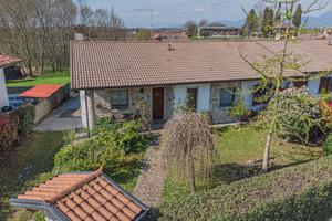 PORZIONE DI VILLA BIFAMILIARE INDIPENDENTE SU T...