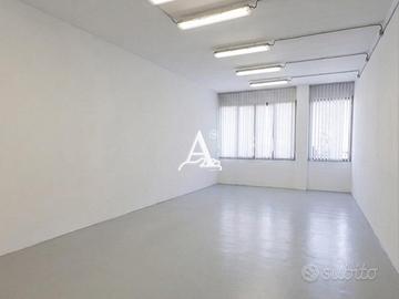 SHOWROOM - OFFICINA - MAGAZZINO E ABITAZIONE IN