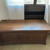 Cassettone in legno pregiato