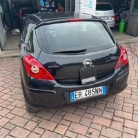 Auto usata, Opel Corsa del 2013, nera, tre porte