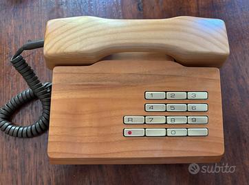 Telefono in legno vintage