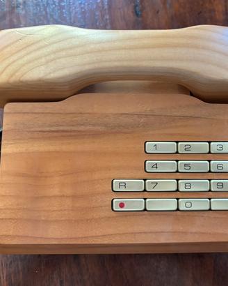 Telefono in legno vintage