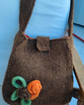BORSA ARTIGIANALE IN LANA COTTA
