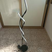 Lampada da terra a spirale a led