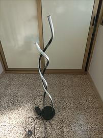 Lampada da terra a spirale a led