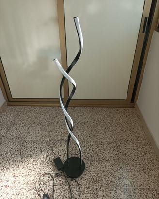 Lampada da terra a spirale a led