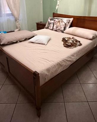 Arredamento per camera da letto in legno massello