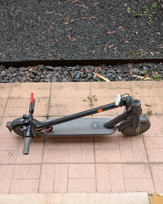 monopattino elettrico  Xiaomi 