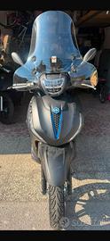 scooter piaggio Beverly 300 kl 4000 anno  2025 