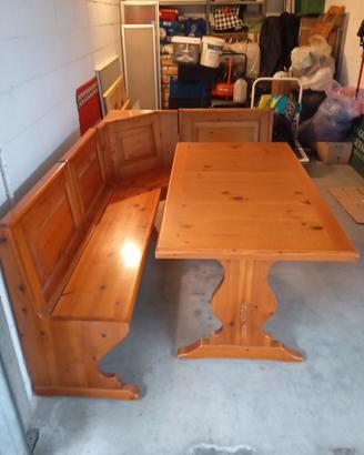 tavolo con cassapanca 