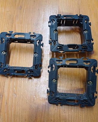 3 SUPPORTi PLACCHE BTICINO L4702G  LIVING INTERNAT