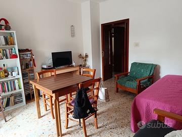 Appartamento luminoso e ammobiliato da Aprile