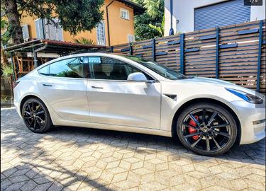 Tesla Model 3 SR+