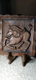 scultura in legno segno zodiacale Capricorno 