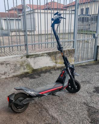 monopattino elettrico ninebot zt3 pro